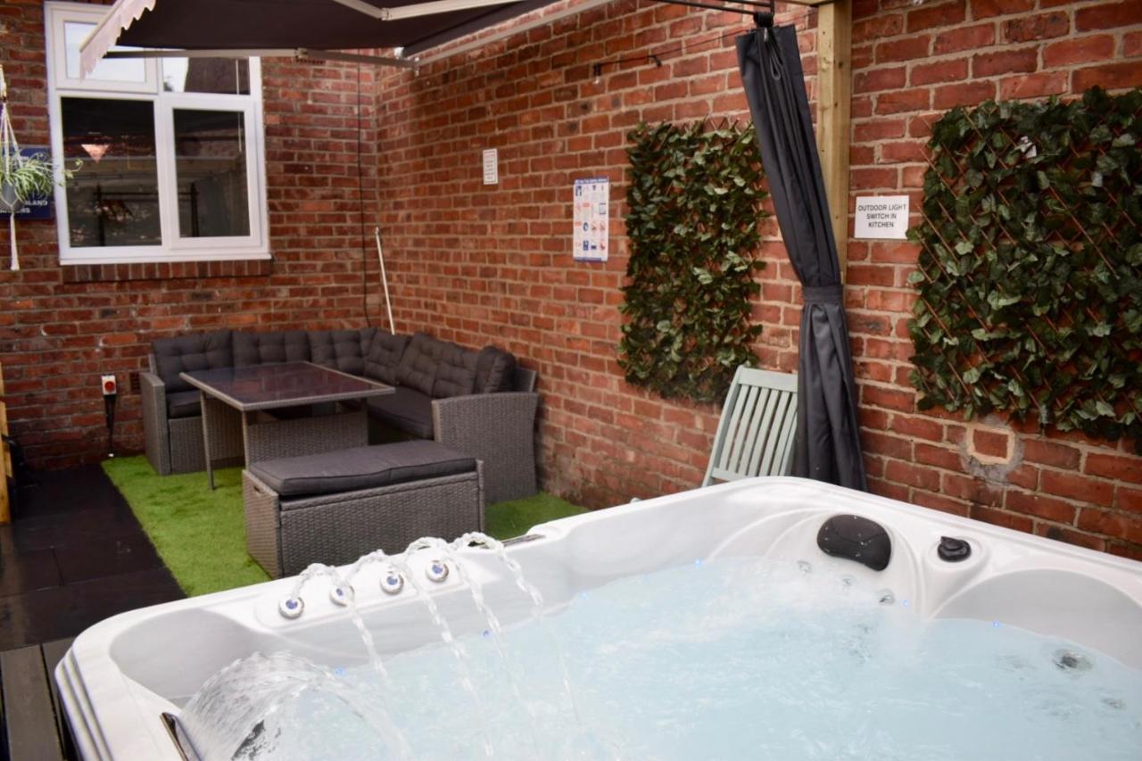 Hot Tub, Free Parking, Near Shops & Restaurants, Location 1M To City Jesmond エクステリア 写真