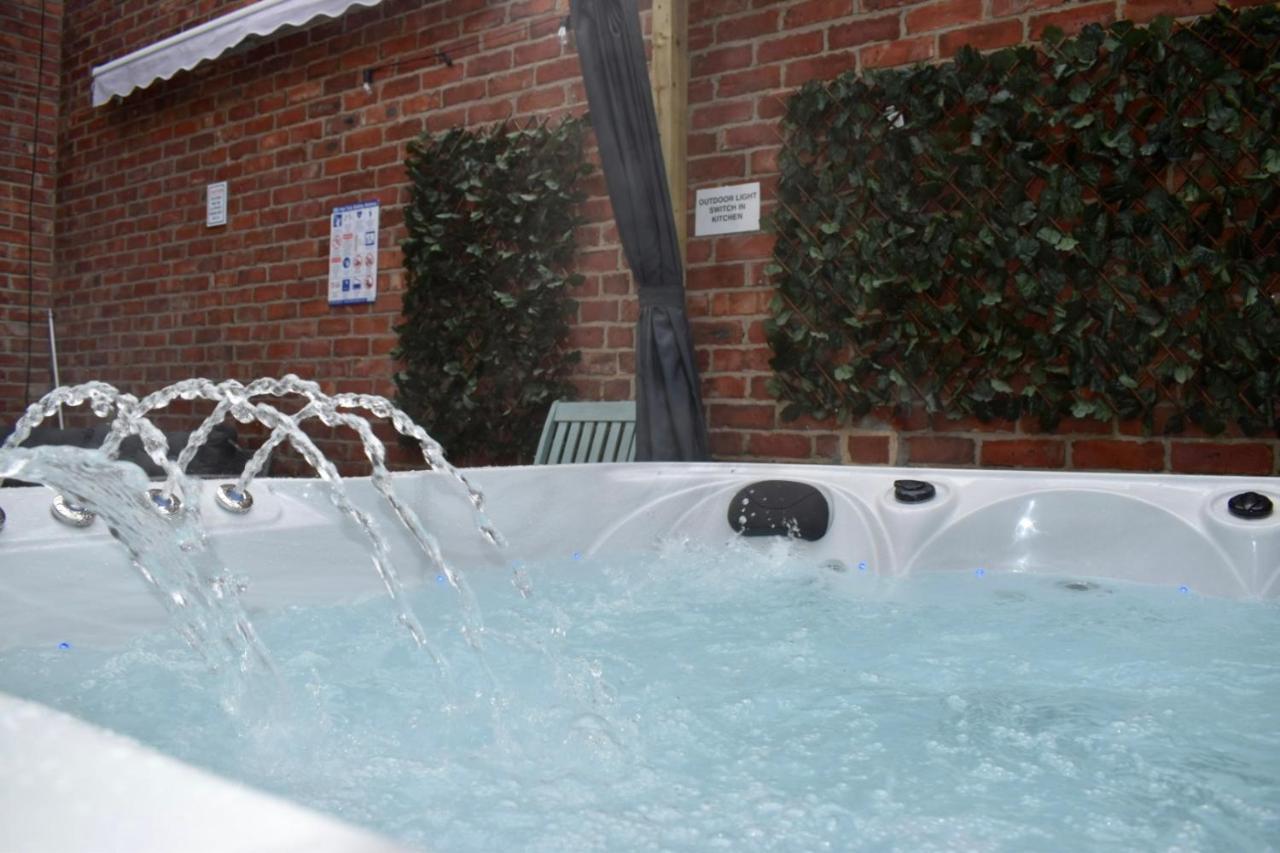 Hot Tub, Free Parking, Near Shops & Restaurants, Location 1M To City Jesmond エクステリア 写真