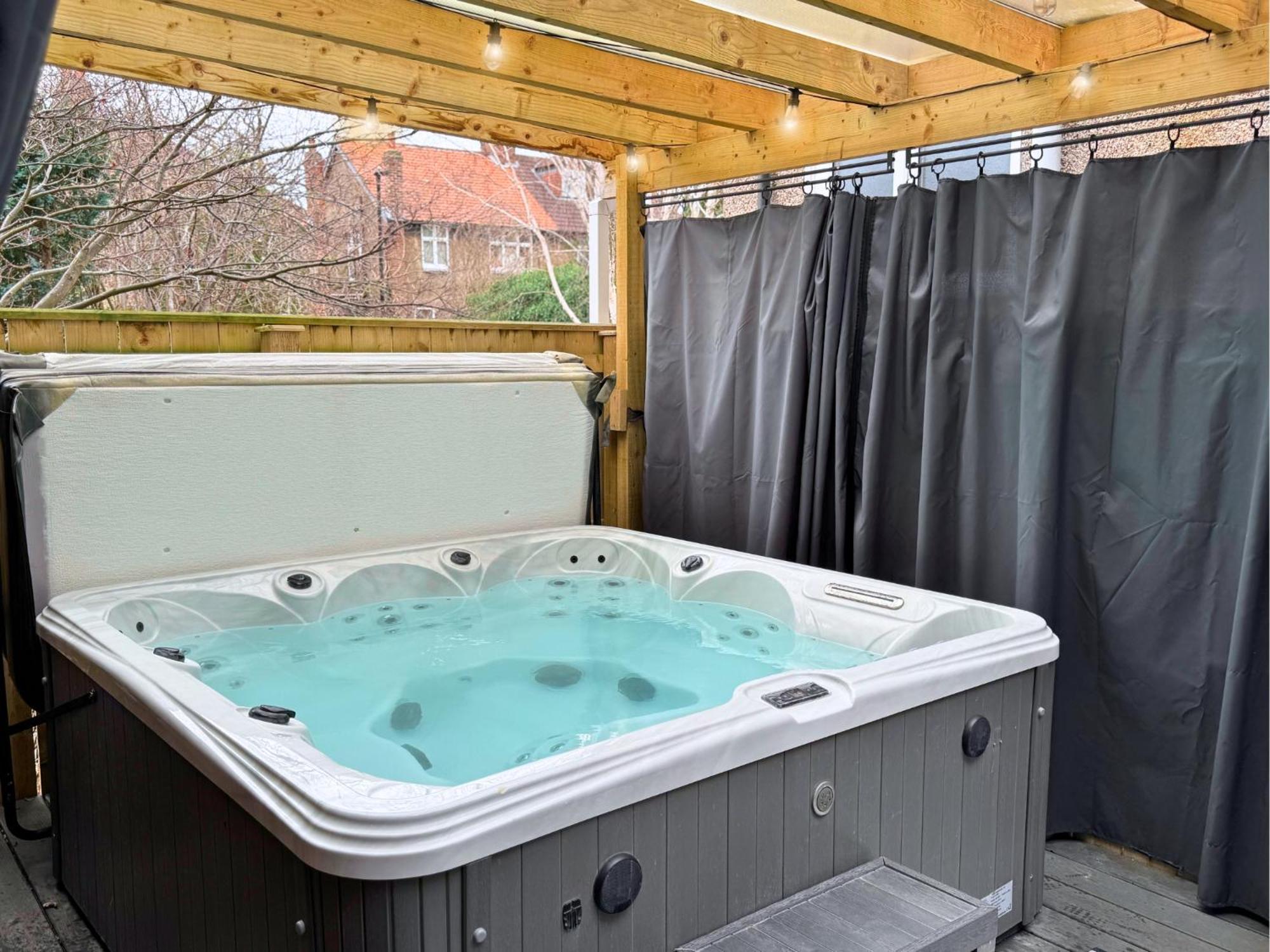 Hot Tub, Free Parking, Near Shops & Restaurants, Location 1M To City Jesmond エクステリア 写真