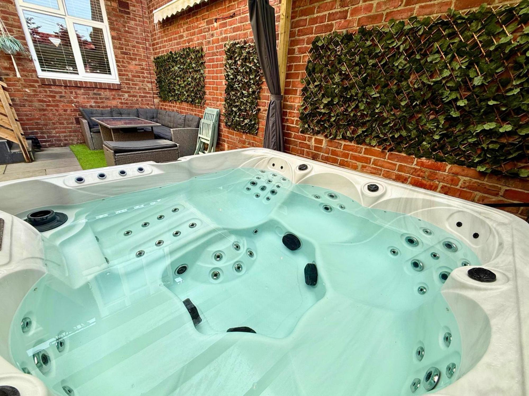 Hot Tub, Free Parking, Near Shops & Restaurants, Location 1M To City Jesmond エクステリア 写真
